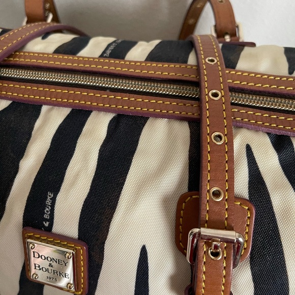 Dooney&Burke Rare Vintage Purse Excellent Condition. - Picture 7 of 16